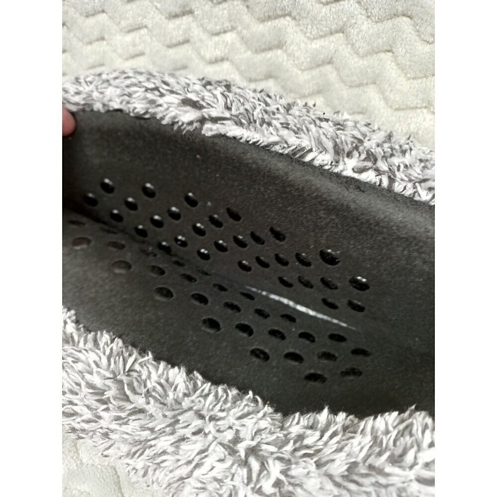 West Loop Women's Gray Fuzzy Slipper Socks size 7-8 - Picture 5 of 5